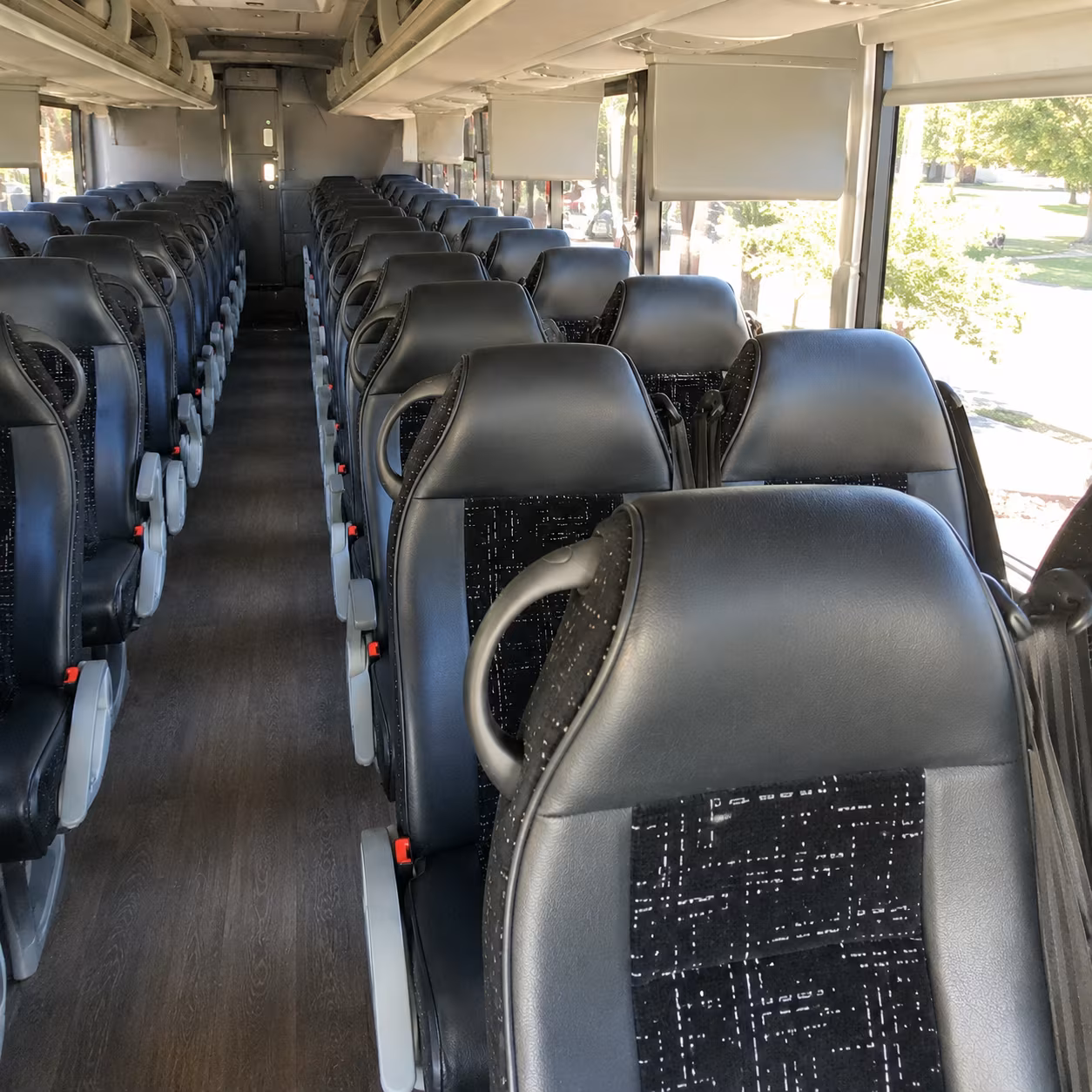 charter buses for corporate groups traveling between warwick and boston