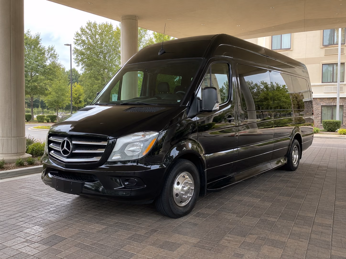 find and book transportation for your next airport transfer 3