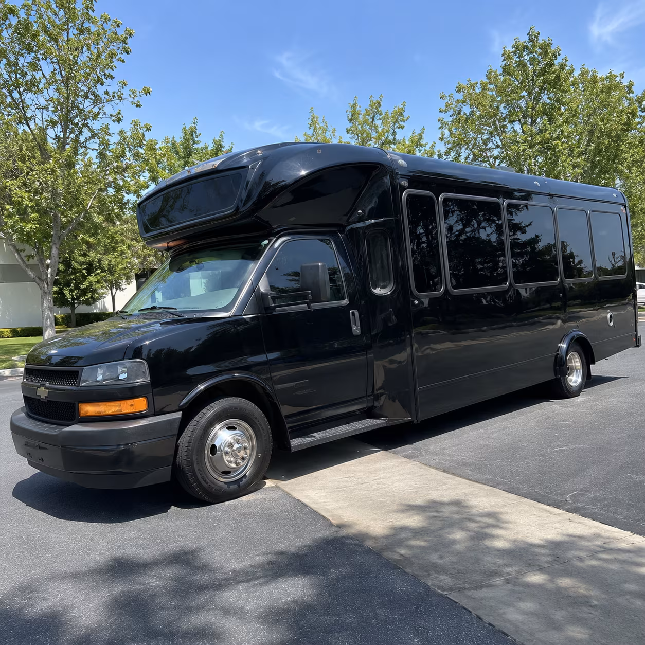warwick 15 passenger party bus