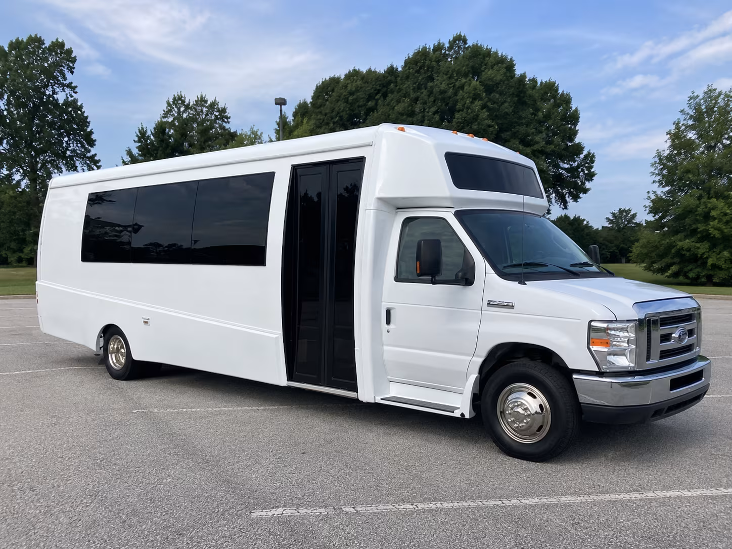 warwick 18 passenger party bus