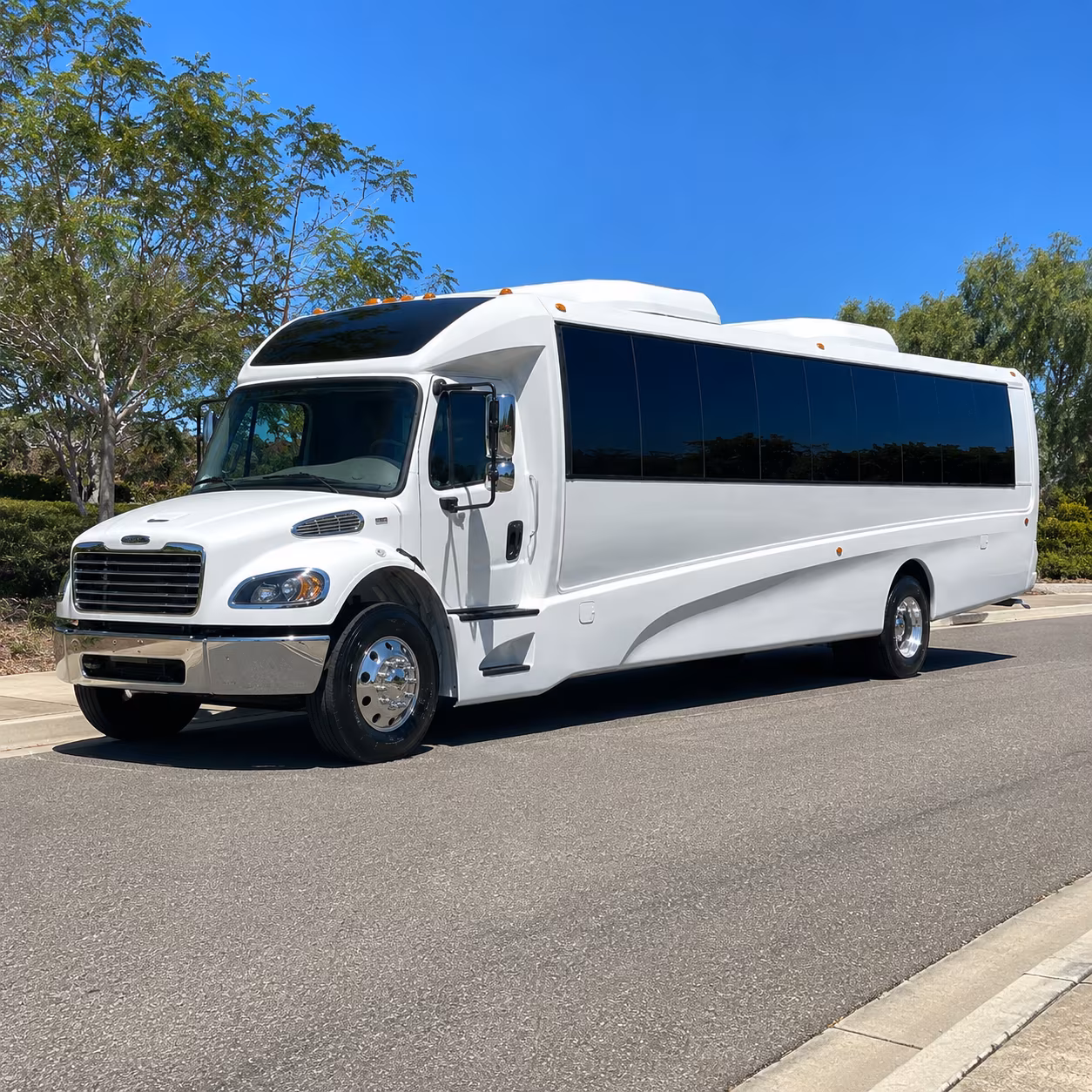 warwick 20 passenger minibus