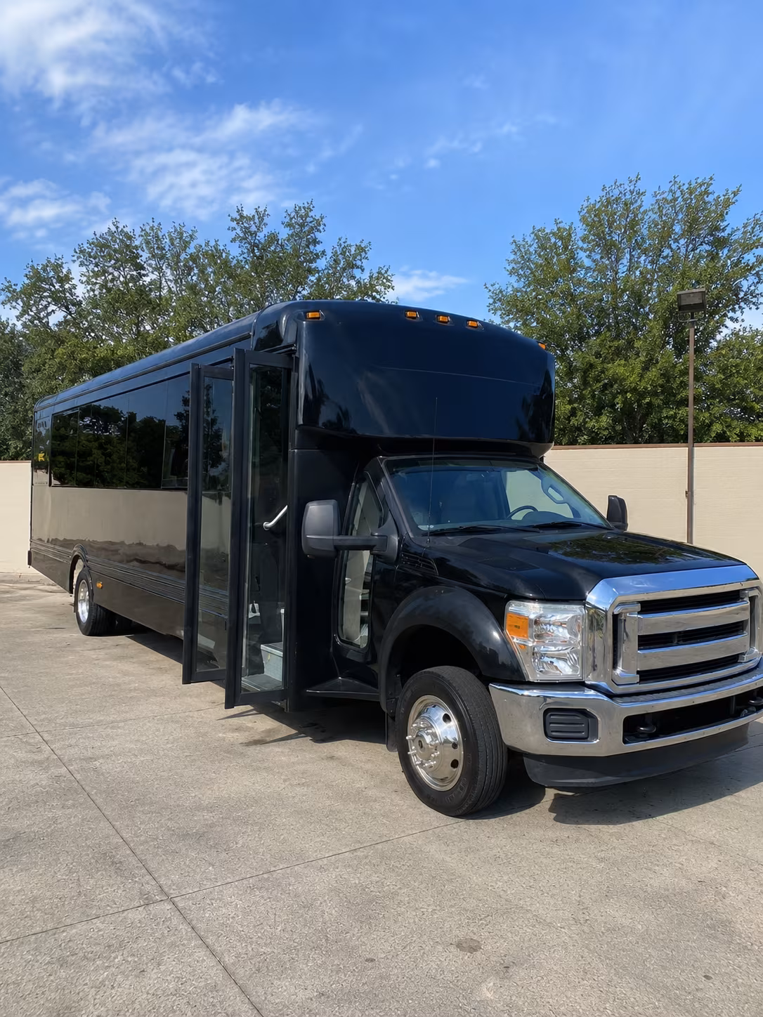 warwick 20 passenger party bus