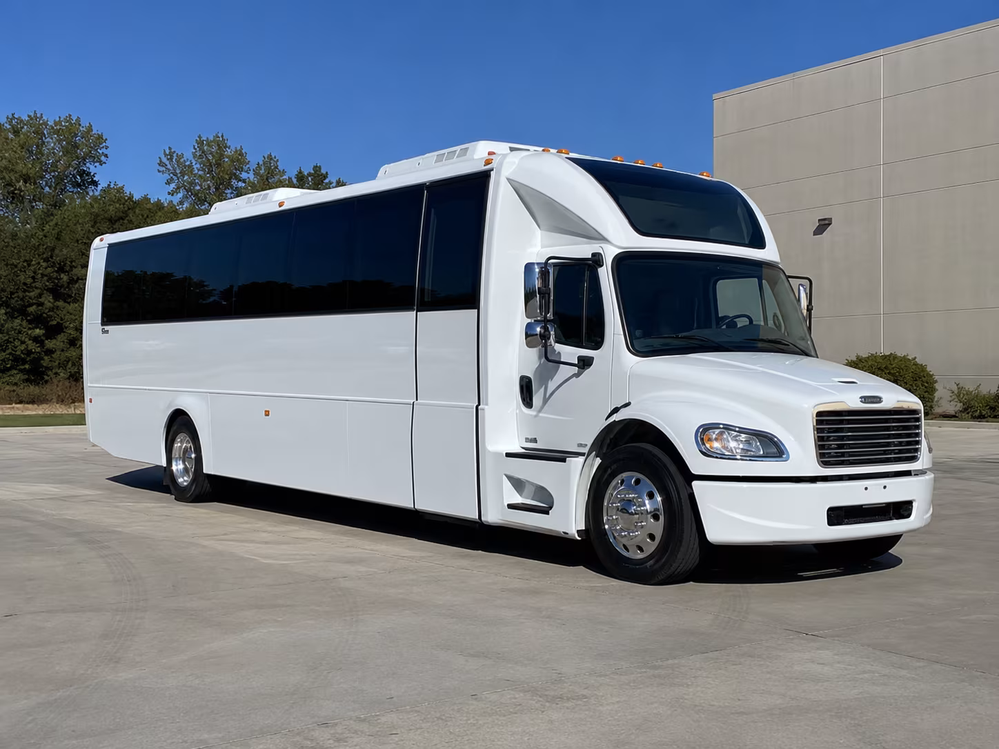 warwick 28 passenger party bus