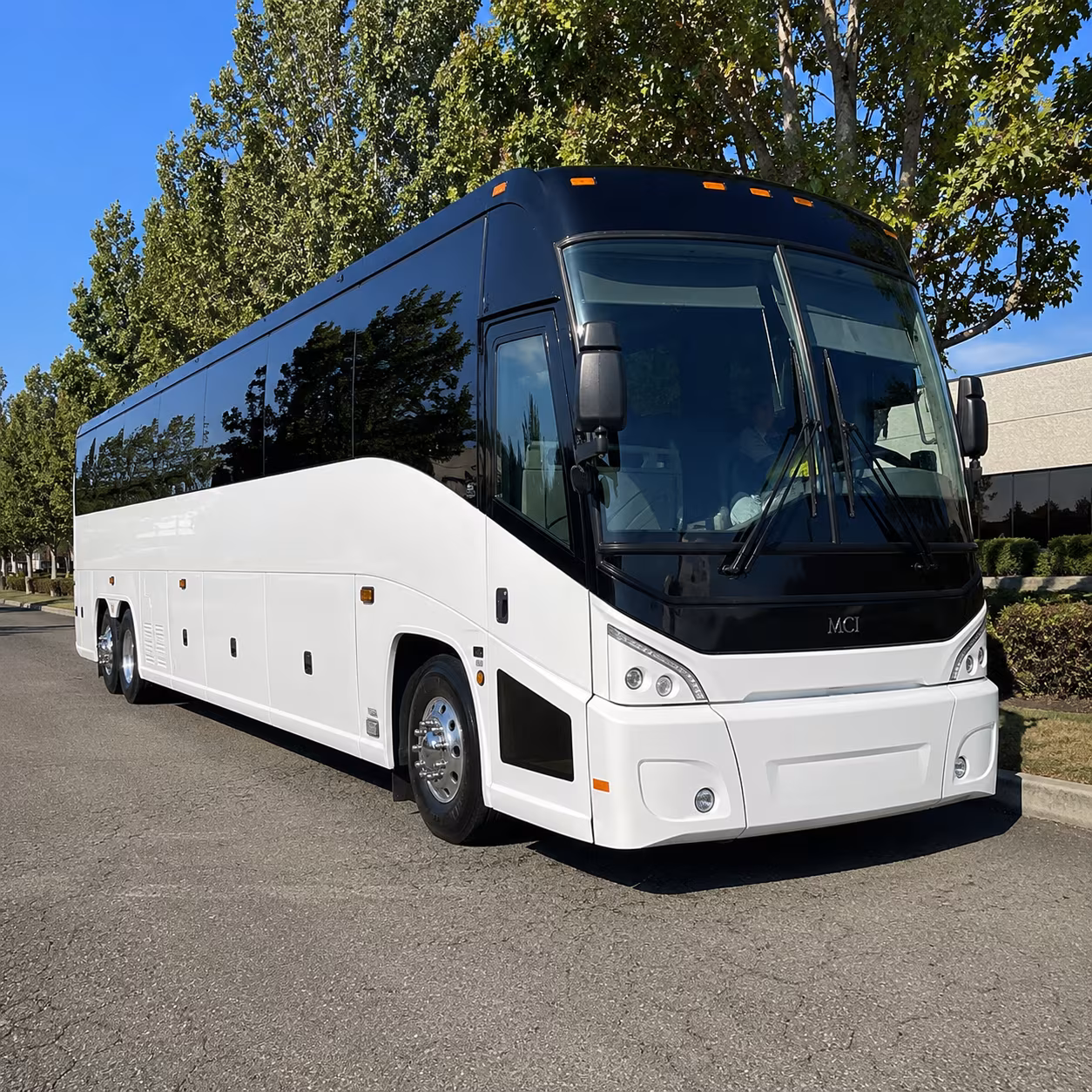 warwick 50 passenger charter bus