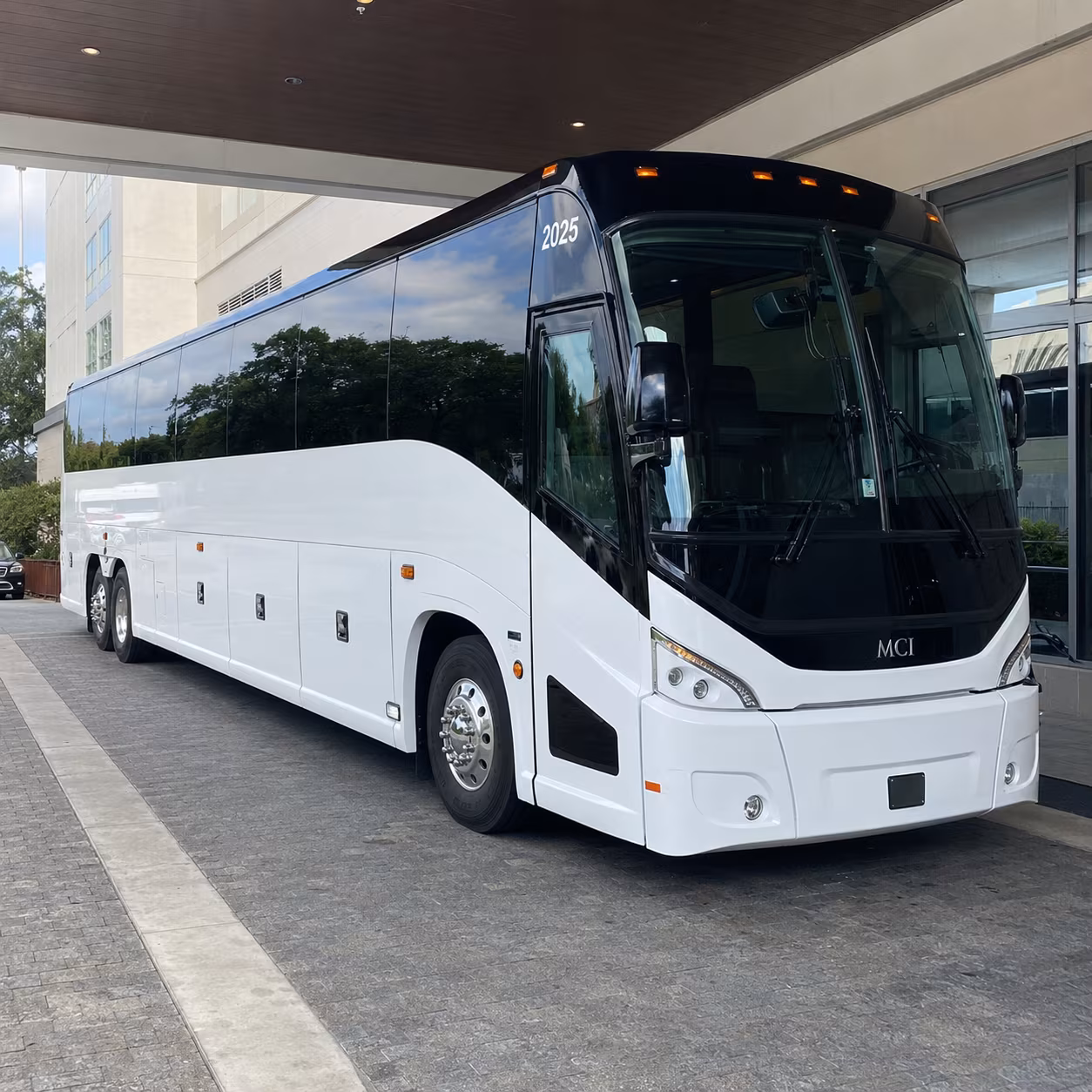 warwick 54 passenger charter bus
