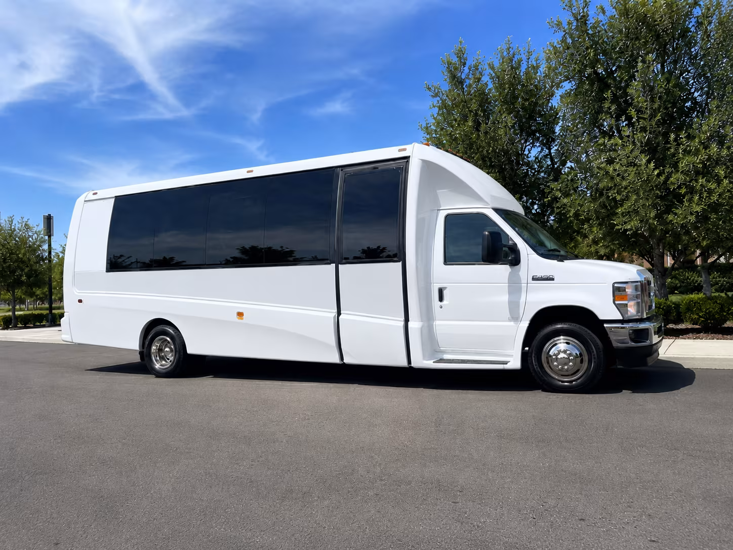 warwick bus rental service area
